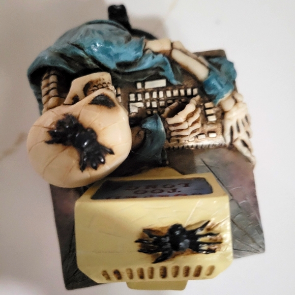 DIE HARD SURFER Skeleton at Computer Desk Figurine SURFED TOO LONG Blue Shirt - Picture 4 of 4